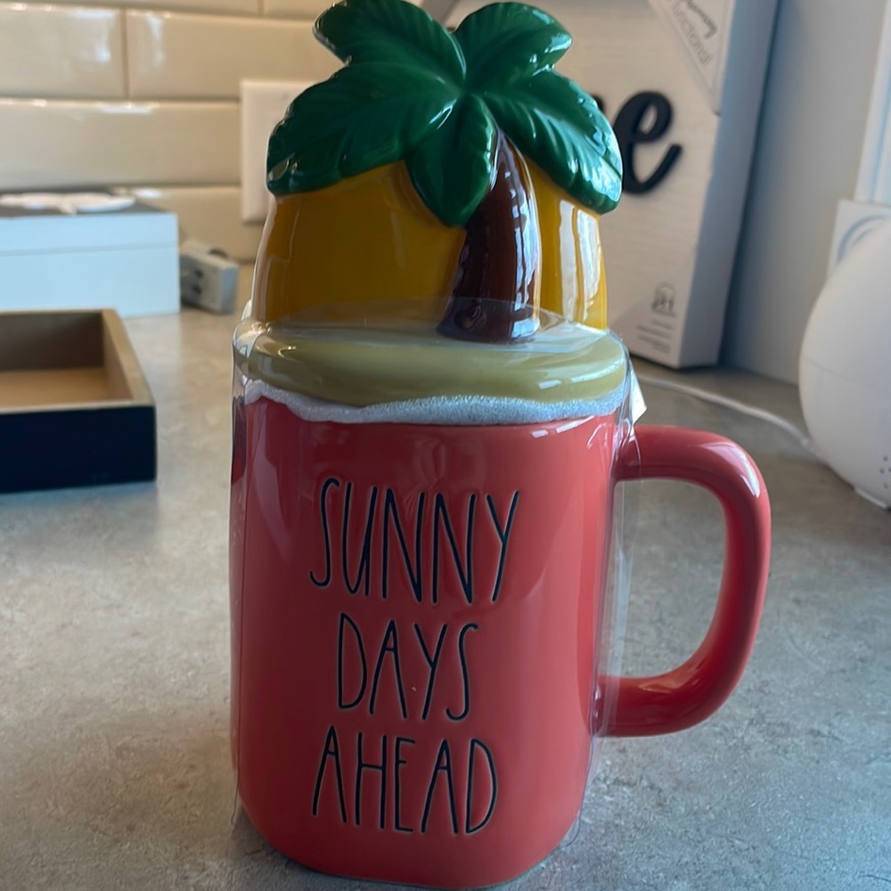 RAE DUNN mug with top ☀️🌴